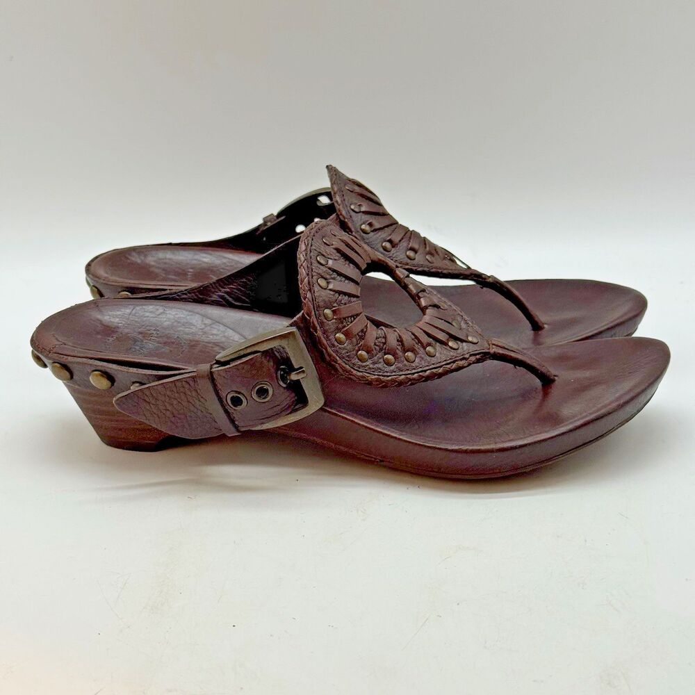 Frye Boots Leather Studded Thong Women's 7.5B Cognac Brown Kitten Heel Sandals